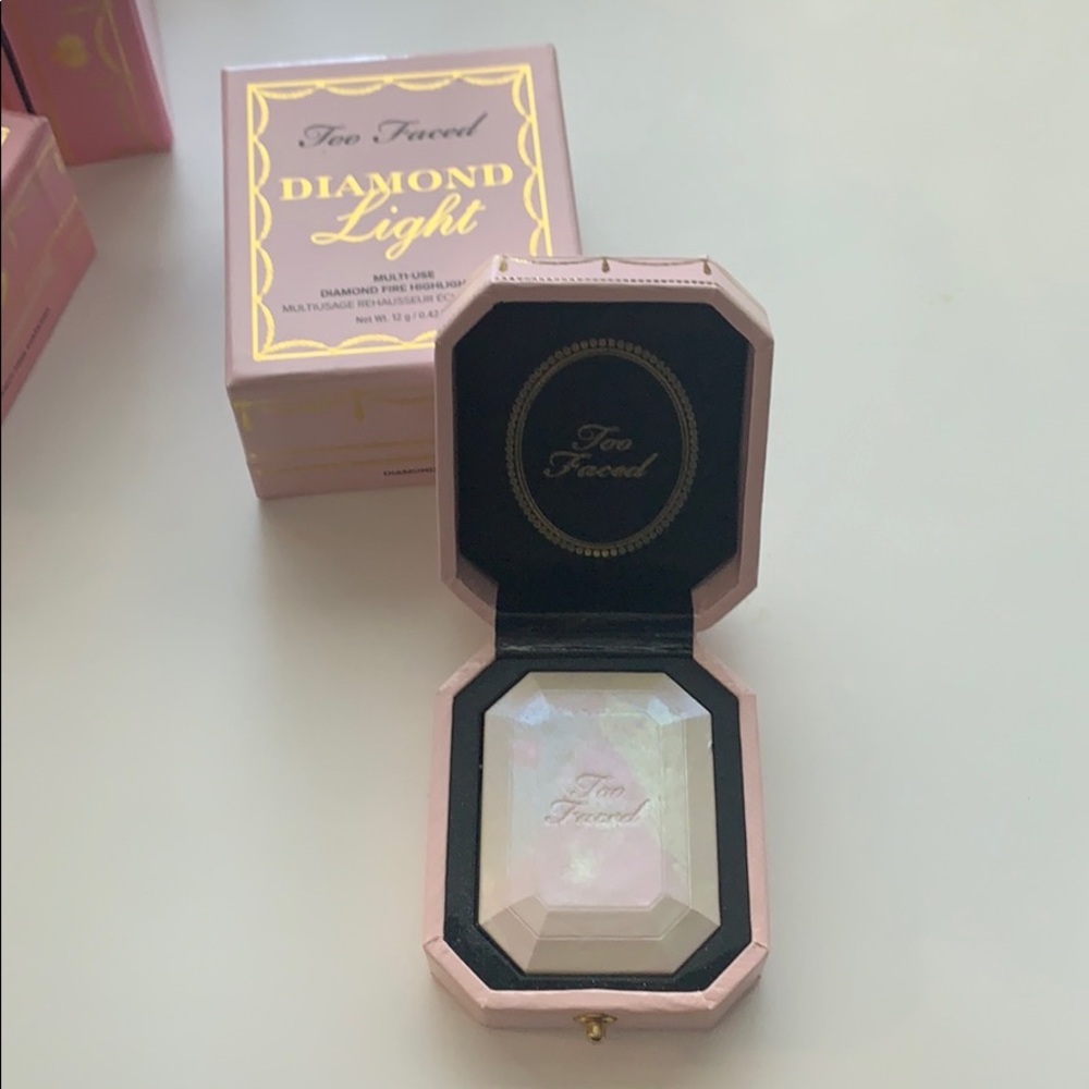 Too Face Diamond Light Highlighter
